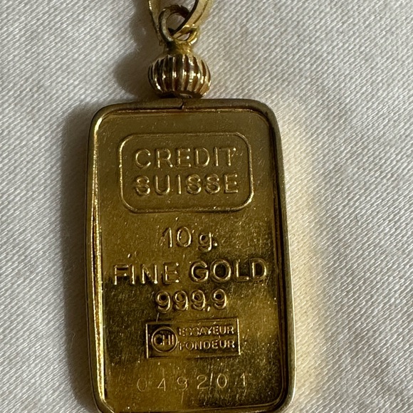 Gold Pendant Necklace